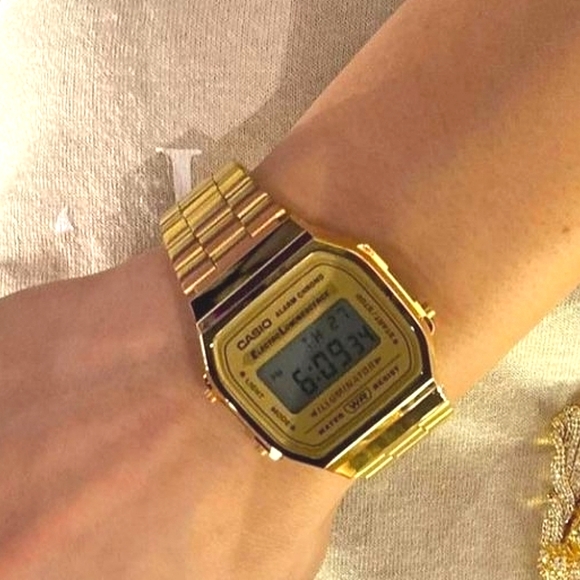 Classic Retro Casio Gold Digital Watch - Picture 1 of 3